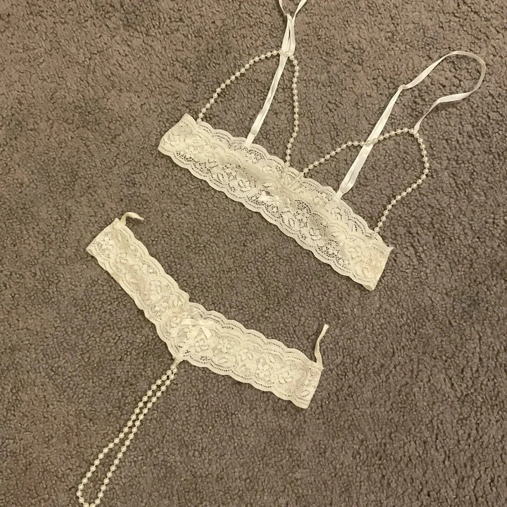 NEW Vintage Pearl and White Lace Bra Panties Thong Intimates Set Bride Wedding - Picture 4 of 6